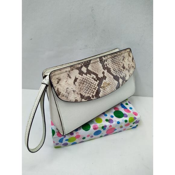 Coach White Leather Snakeskin Detail Credit Card Zipper Closure Clutch - Picture 3 of 15